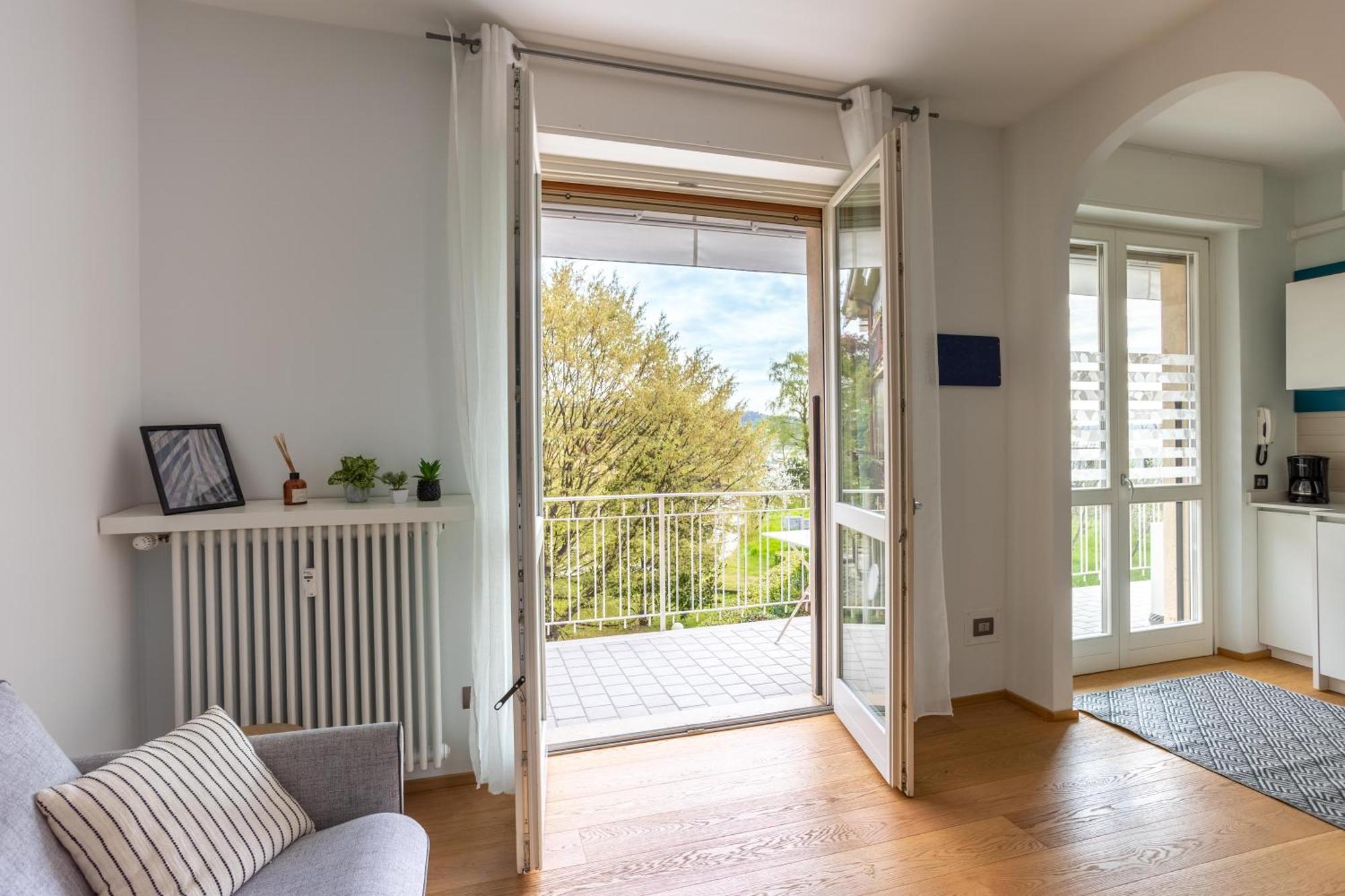 Suite 51 Appartamento Con Terrazzo A 50 Mt Dal Lago - Private Parking (Adults Only) Arona Exterior foto